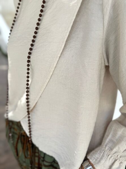 Blusa cruzada beige - Imagen 2