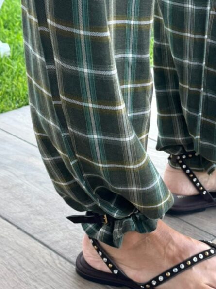 Pantalón cuadros  mini verde oliva. - Imagen 2