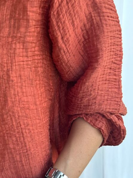Blusa cuello pico, pliegue delantero Teja. - Imagen 2