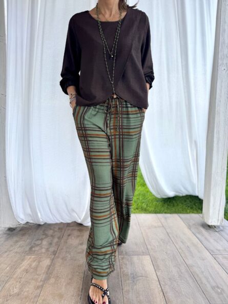 Blusa cruzada chocolate. - Imagen 2