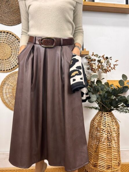 Falda polipiel marrón. - Imagen 2