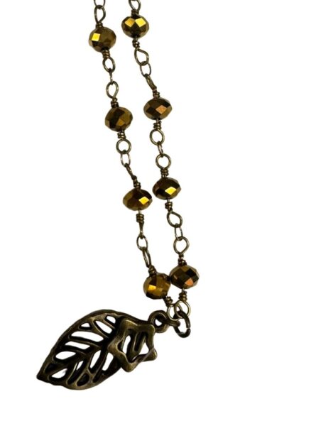 Collar medio , bolas doradas. - Imagen 4