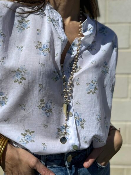 Camisa flores azules - Imagen 2