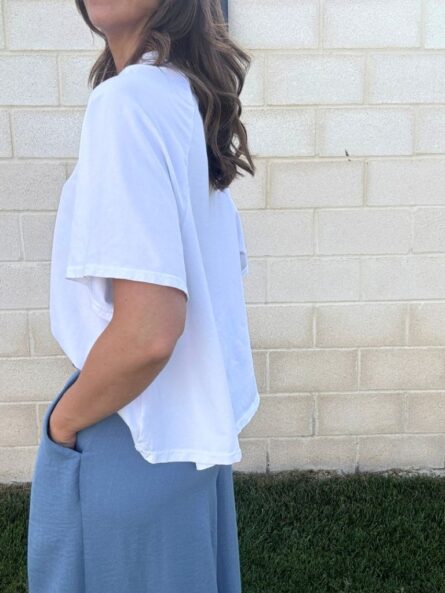 Camiseta blanca ,manga codo. - Imagen 2